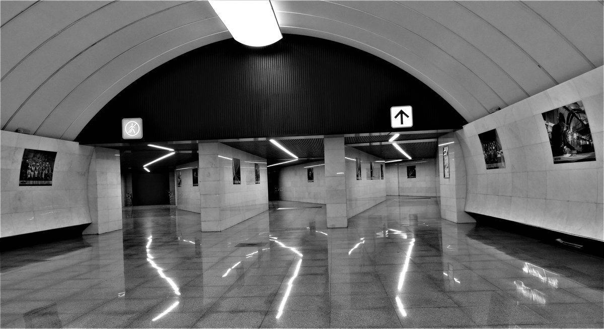 Туннель в метро........ - Юрий Журавлев