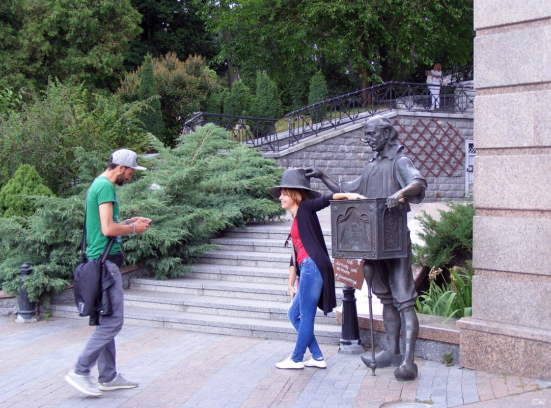 Фотосессия. (подсмотрено возле Кукольного театра в Киеве) - Татьяна Ларионова