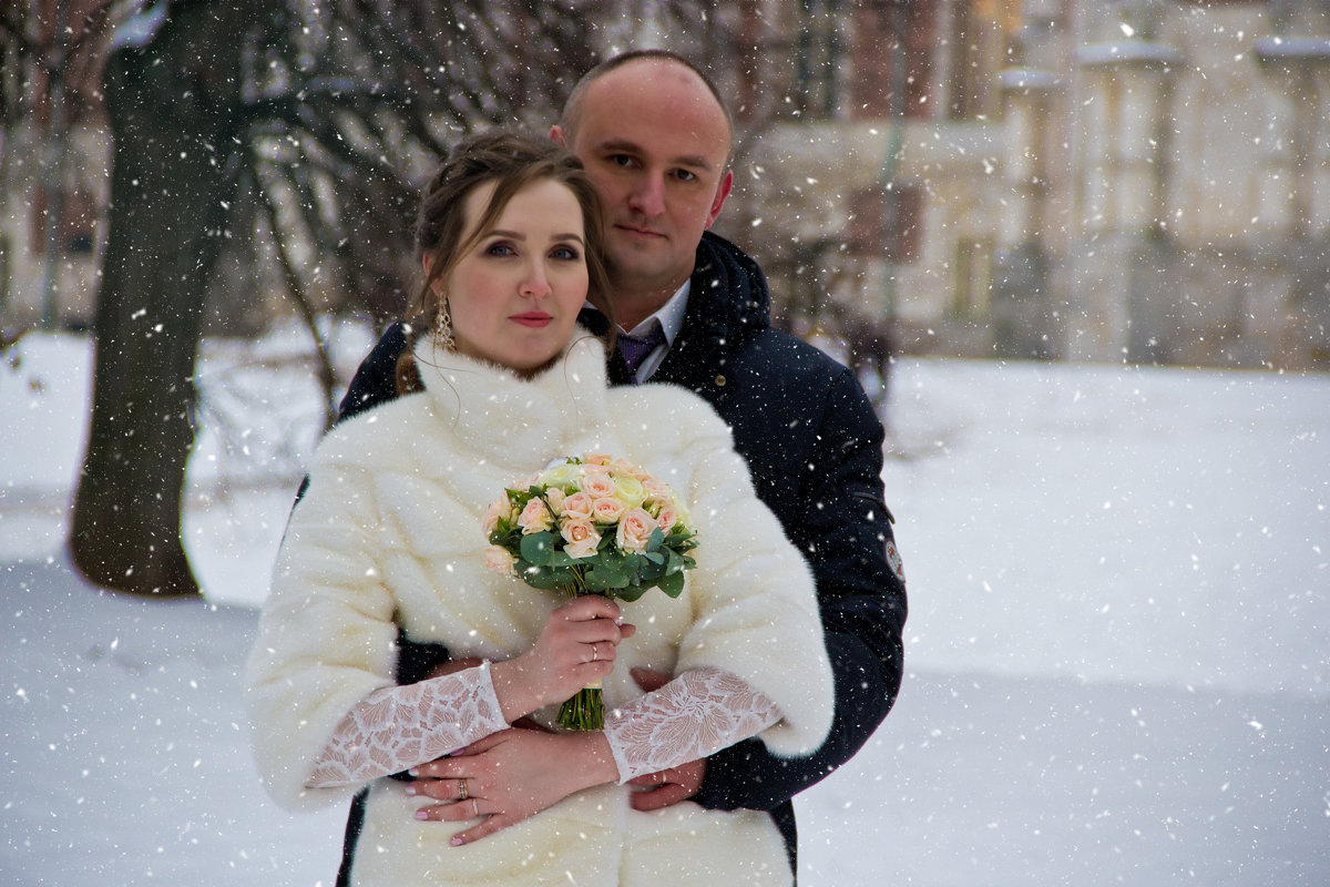 Жених и невеста зимой в Царицыно - Нина Кулагина
