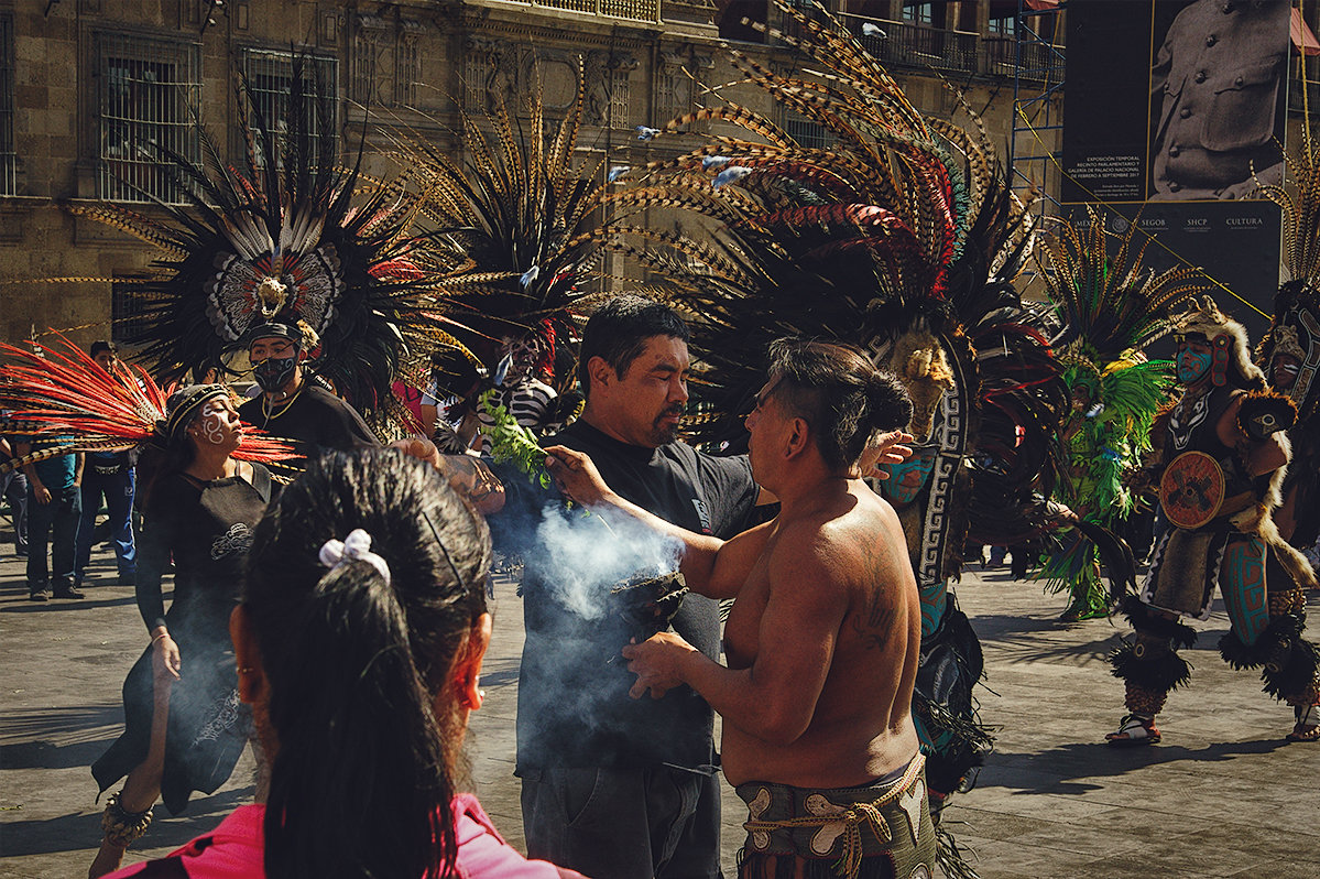 Посвящение в индейцы, площадь Конституции, Мехико - Михаил Родионов