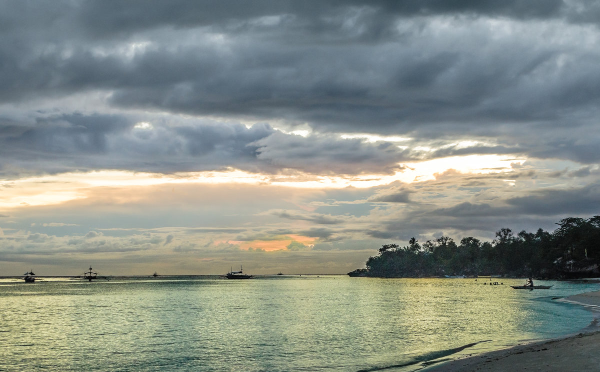 Вечер на острове Панглао, Филиппины. - Edward J.Berelet