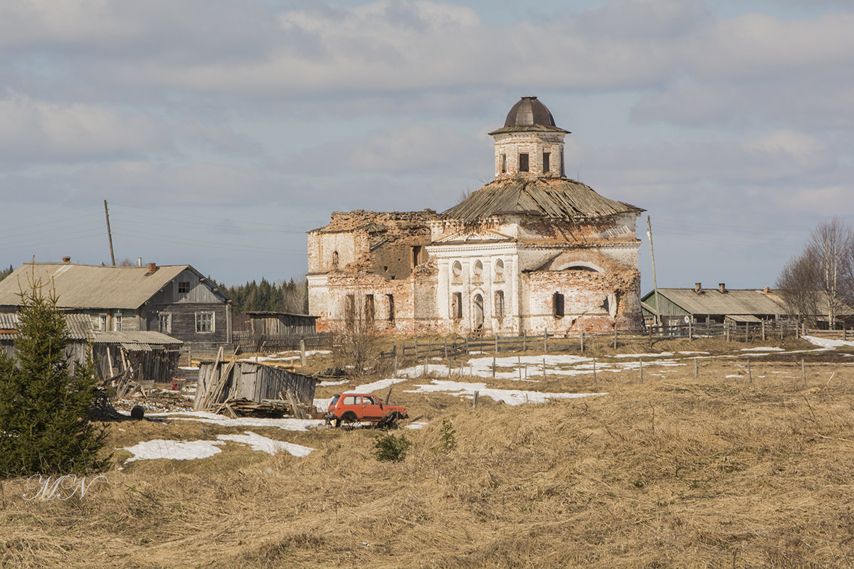 Разрушенная церковь в деревне Вонгуда. - Марина Никулина