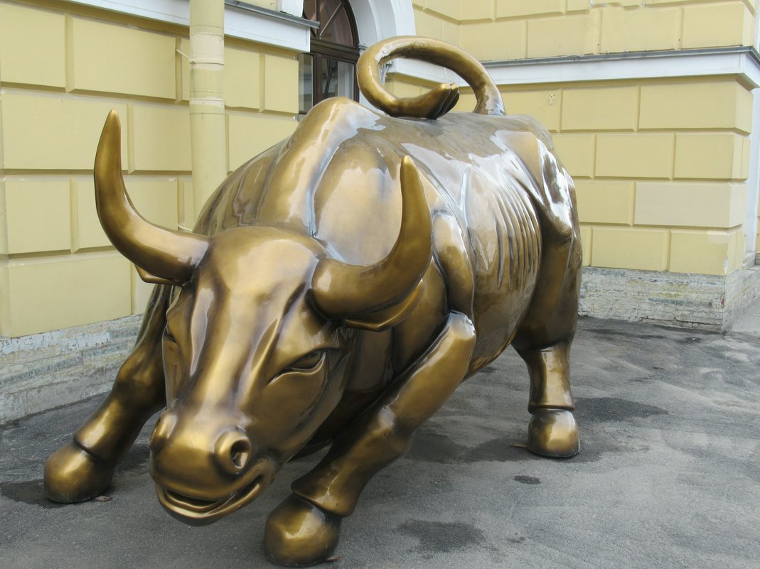 Скульптура быка на Конногвардейском бульваре - Елена Павлова (Смолова)