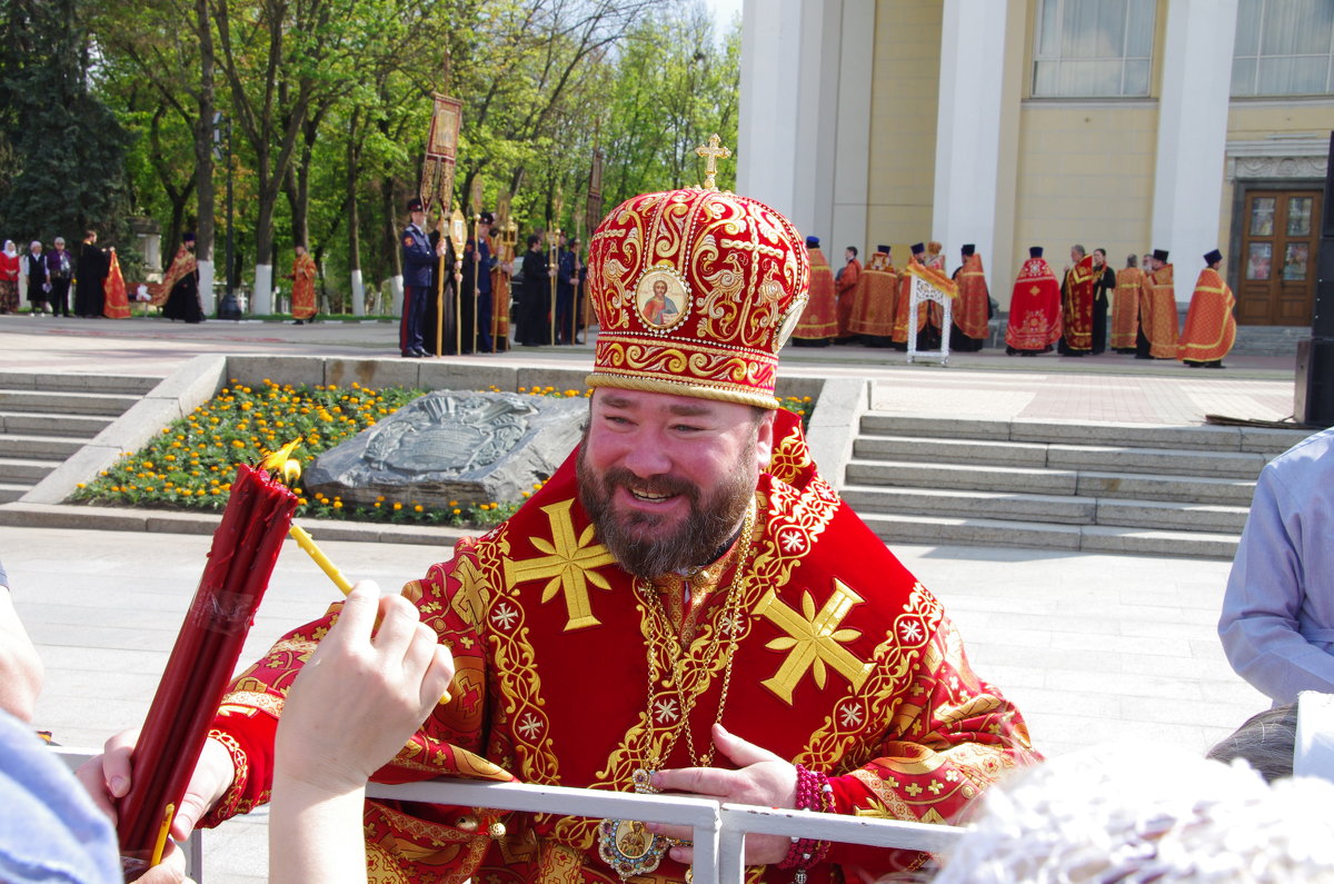 Передача Благодатного огня горожанам - Анатолий Толстопятов