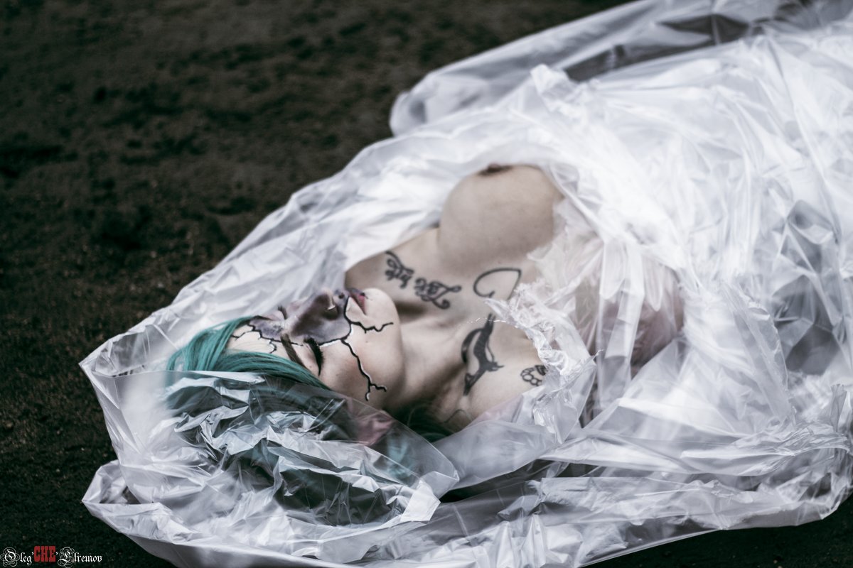 "WRAPPED IN PLASTIC" - Олег CHE