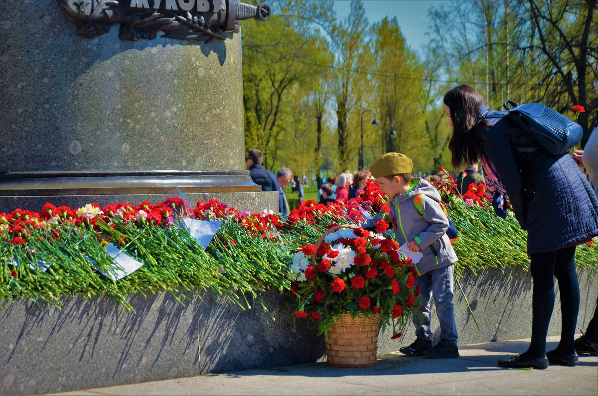 Цветы для Жукова!С Великим Днём Победы,Друзья! - Sergey Gordoff