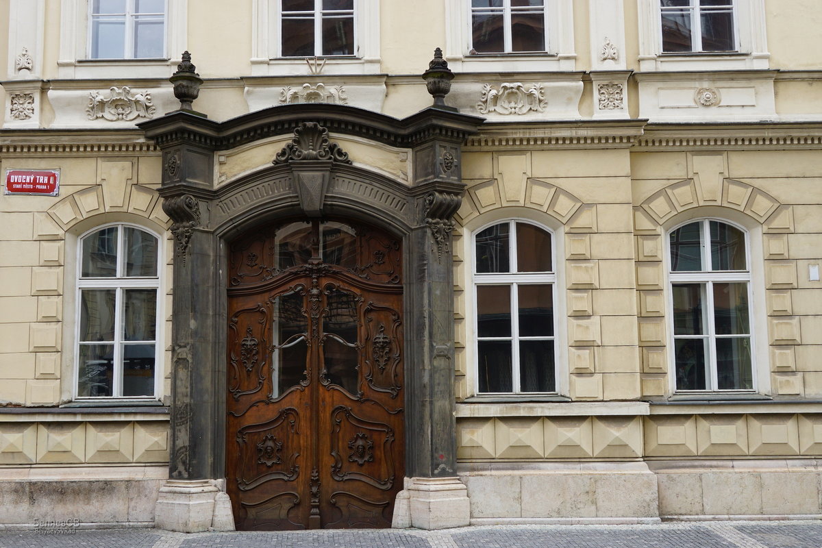 Двери в Праге - Сергей Беляев