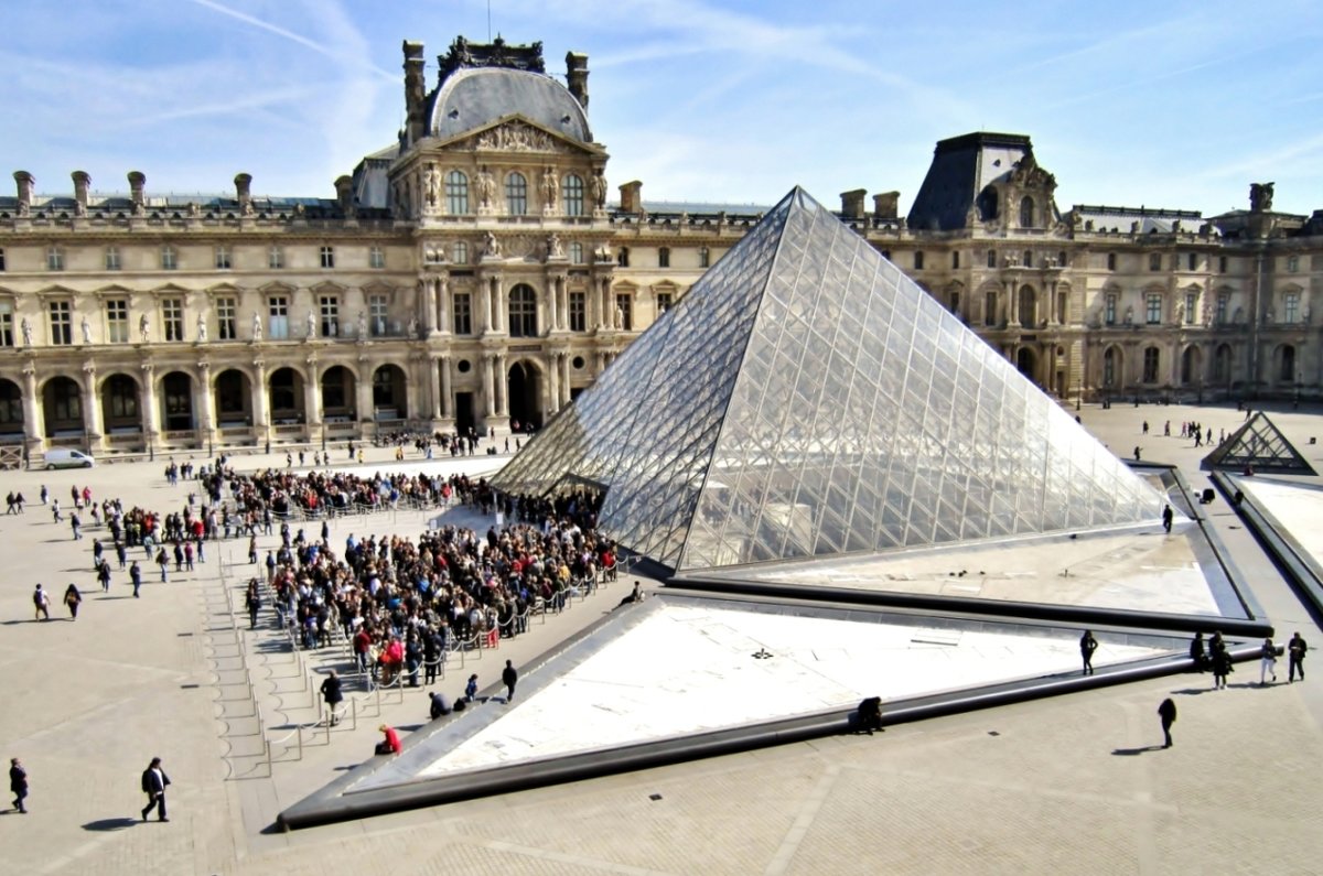 Главный вход в Лувр через пирамиду - Елена (ЛенаРа)