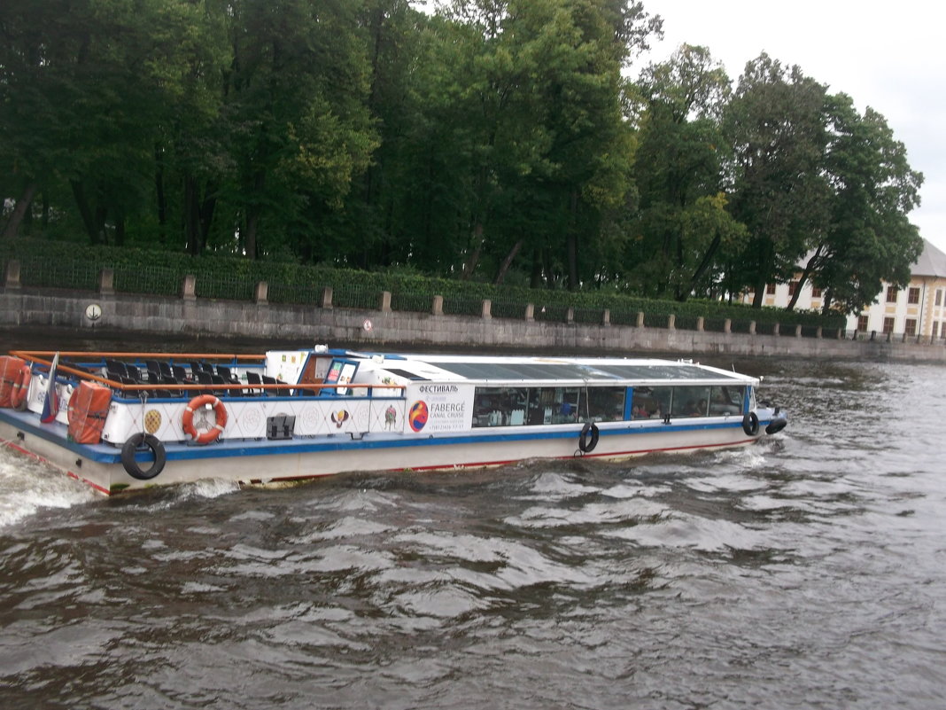 Прогулочное судно - Svetlana Lyaxovich