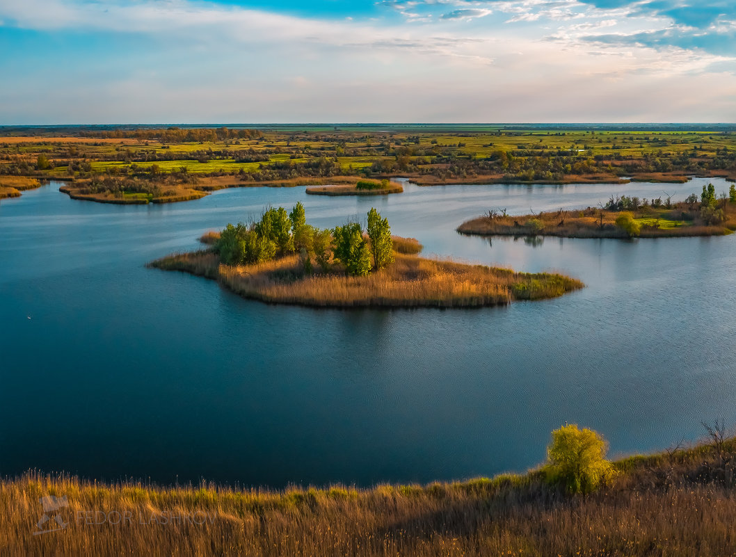 Остров на озере - Фёдор. Лашков