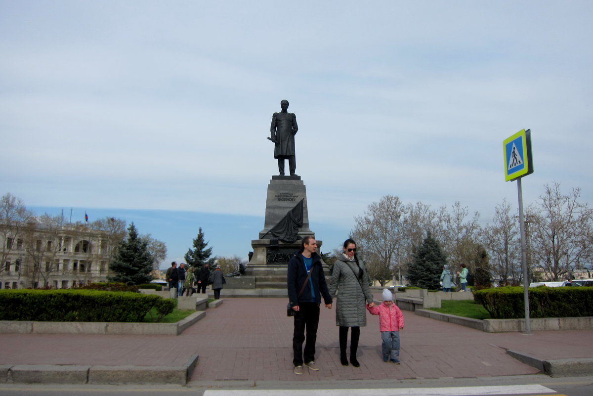 Памятник адмиралу Нахимову в Севастополе - Людмила Монахова