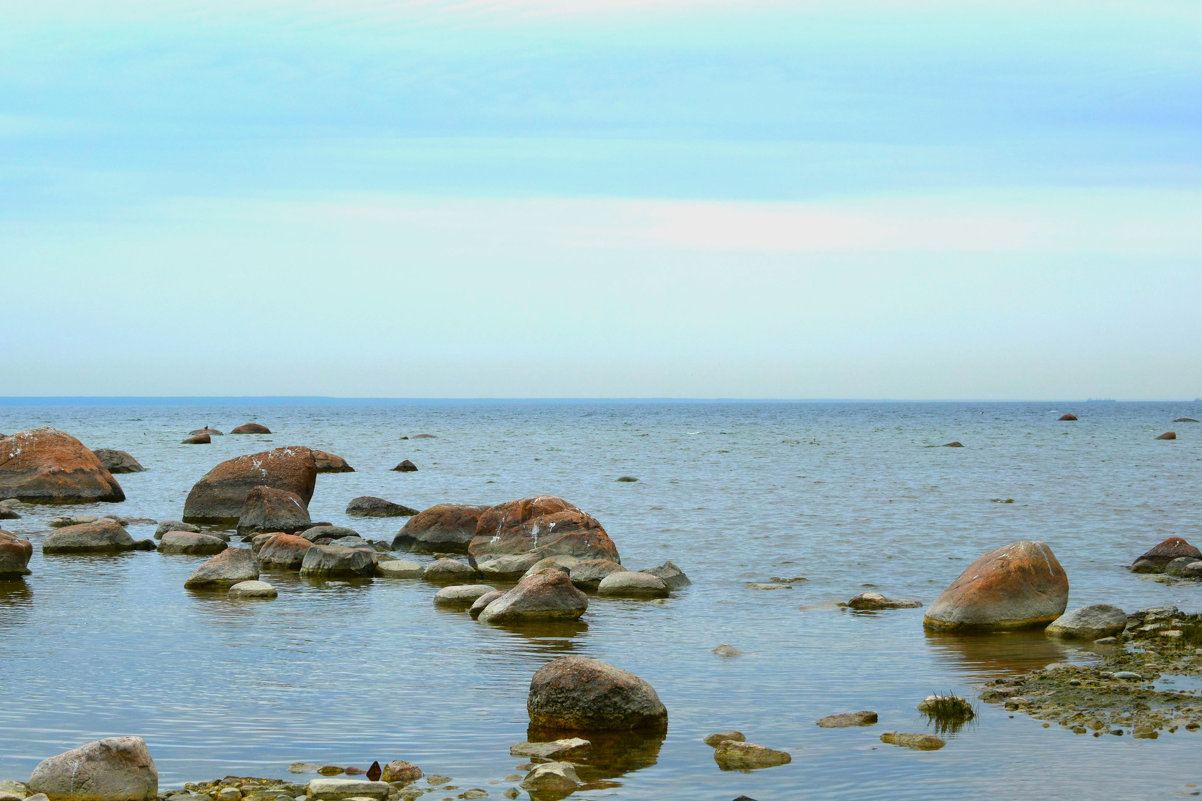 морской пейзаж, камни и голубое небо - Танзиля Завьялова