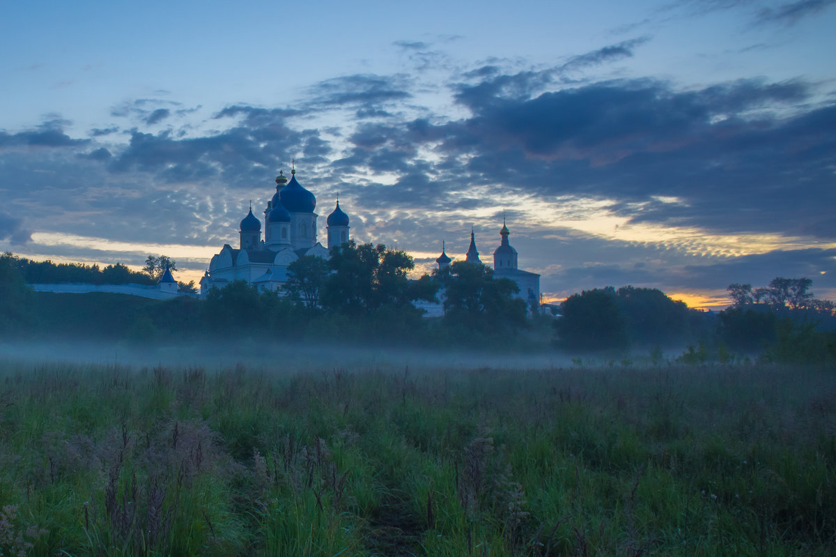 Свято-Боголюбский монастырь на рассвете. - Igor Andreev