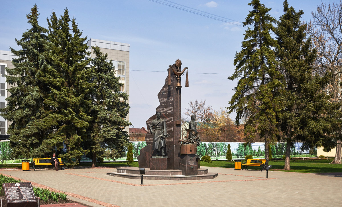 Памятник В.Агапкину и И.Шатрову в центре г.Тамбова - Александр Тулупов