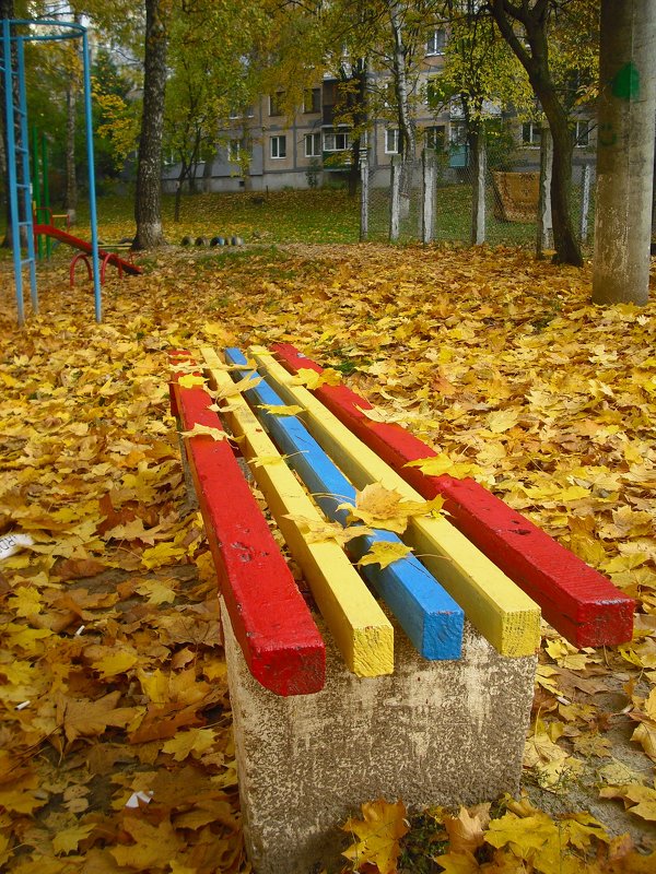 осень во дворе - Евгений Гузов