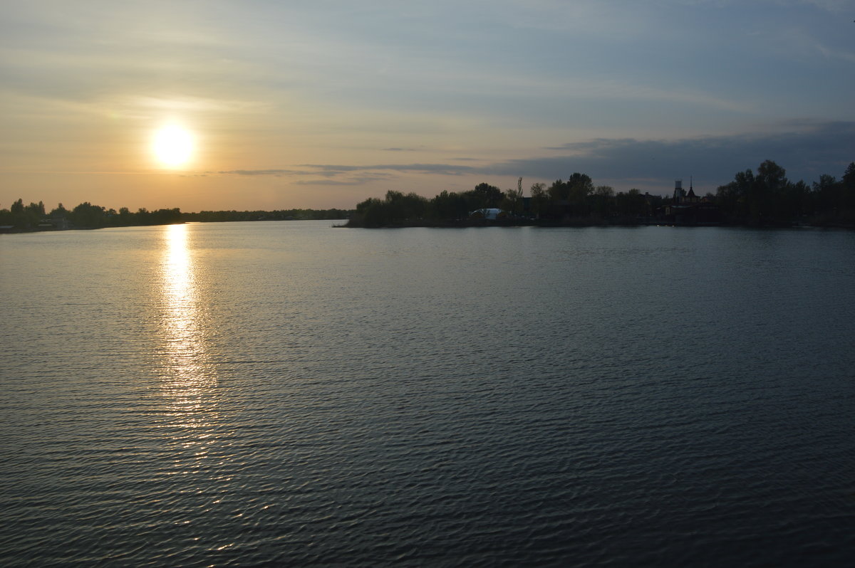 Дорожка на воде. - Виктор 