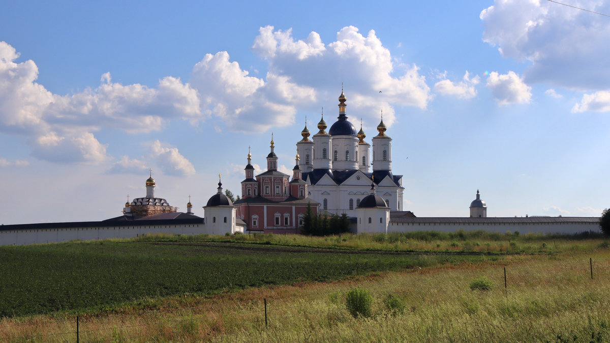 Свенский монастырь  в июньский день - Евгений 