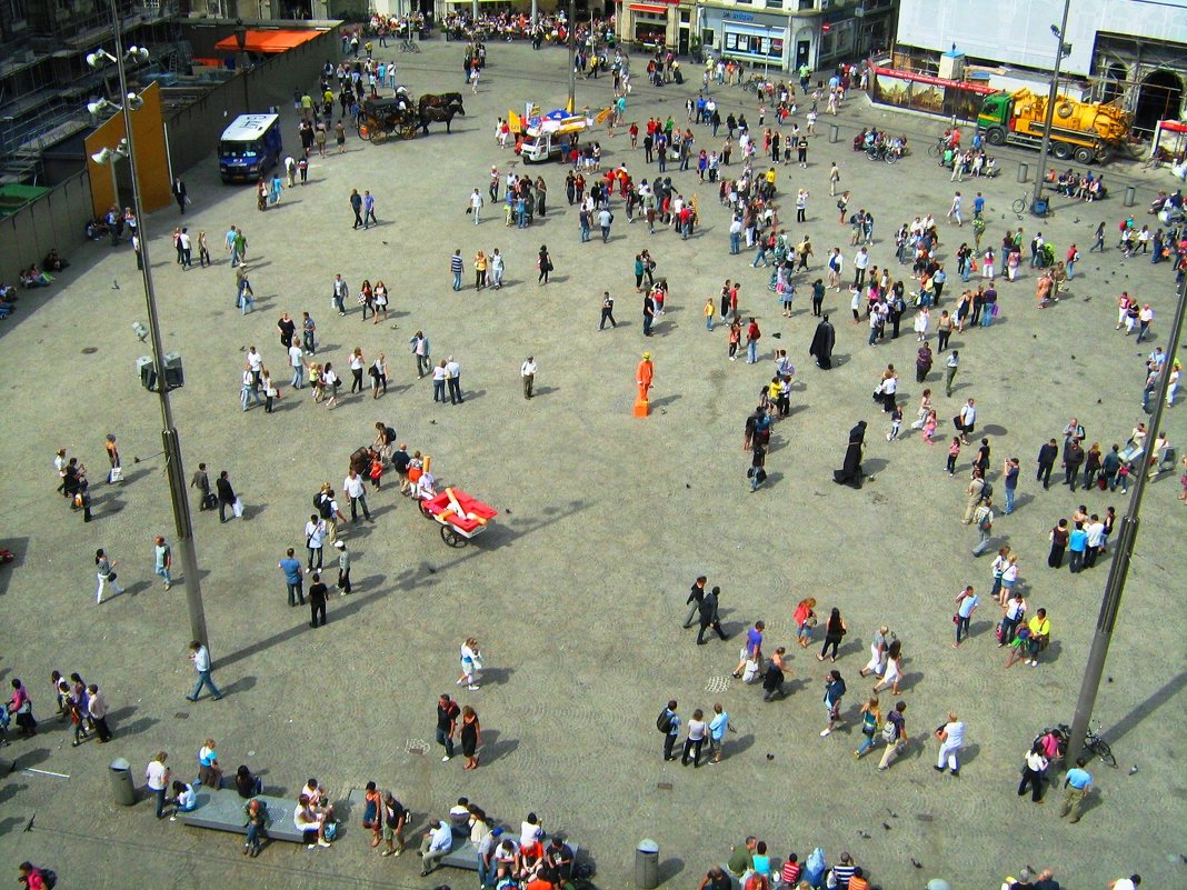 На площади Дам. Амстердам - Гала 