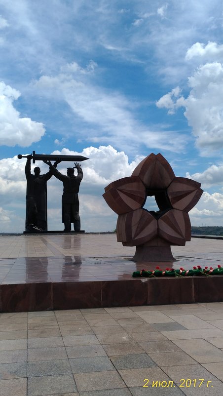Памятник "Тыл фронту" и вечный огонь.... - Павел Портнягин