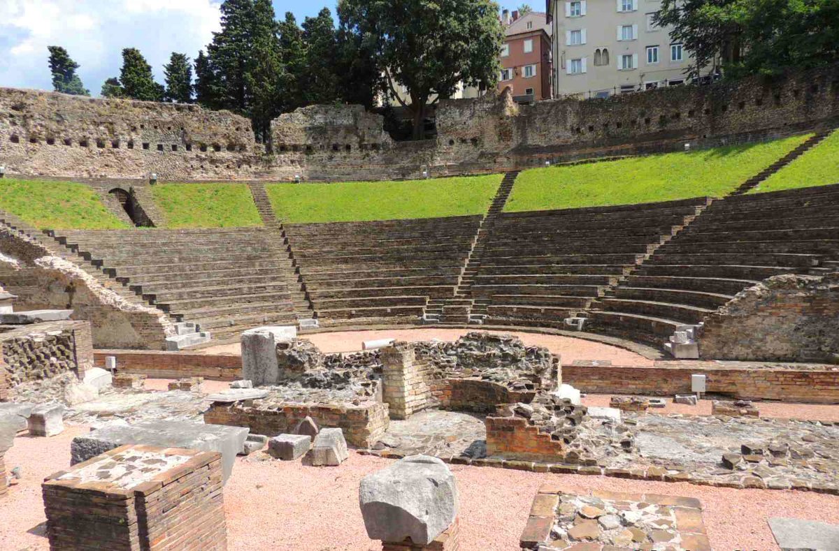 Римский театр - Гала 