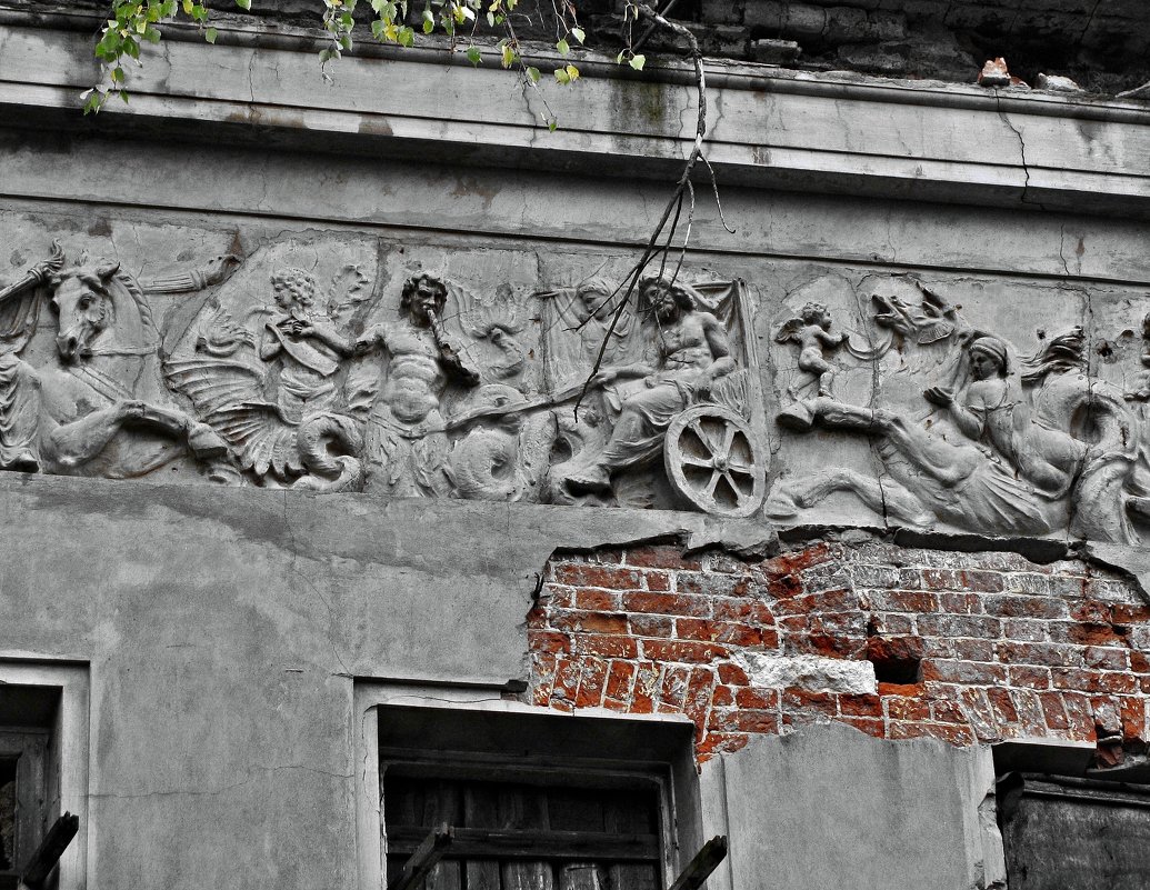 Усадьба Пущино-на-Оке. Лепнина на фасаде дома - Евгений Кочуров