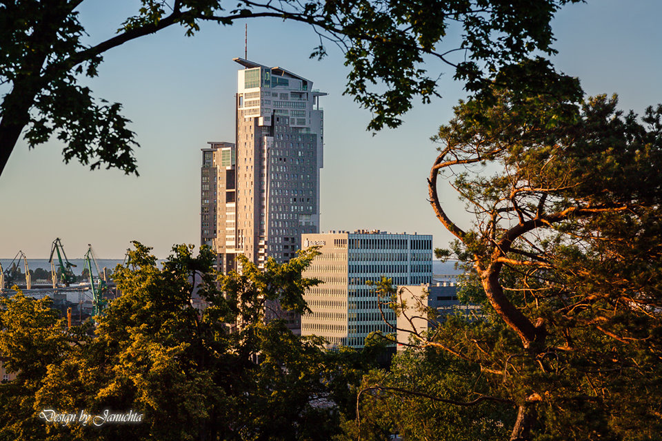 Sea Towers - Janusz Wrzesień