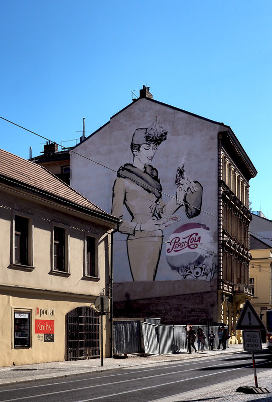 Прага, Интересно, сколько лет этой рекламе? - Михаил Малец