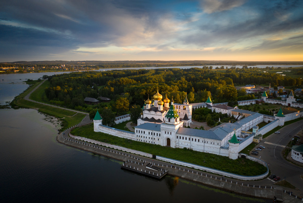 Ипатьевский монастырь памятник