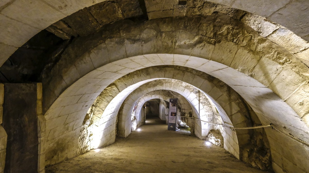подземная 4-х км галерея замка Брезе (Breze) - Георгий А