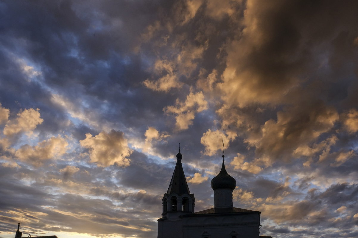 закат над Знаменским монастырем - Георгий А