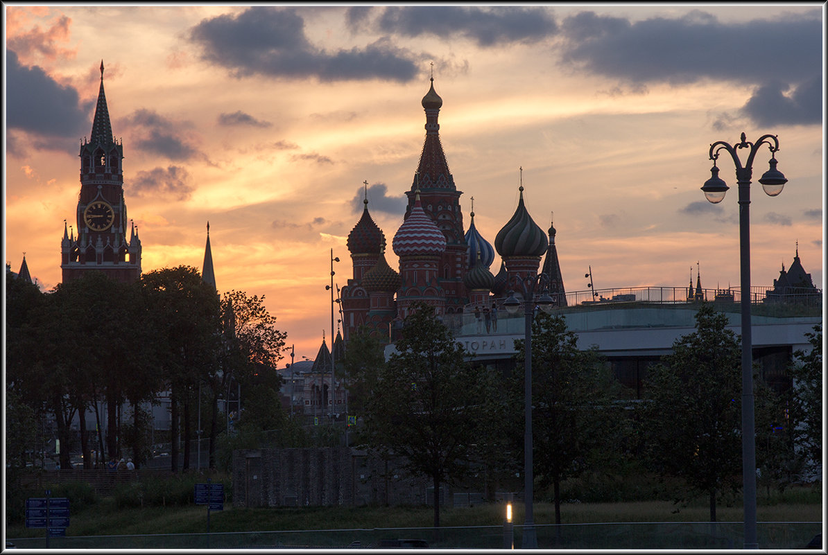 Проплывая по Москва реке - Михаил Розенберг