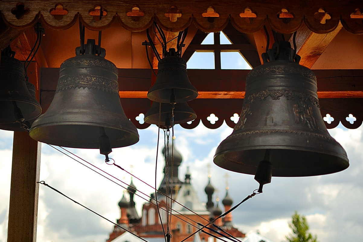 Надписи на колоколах храма Победы