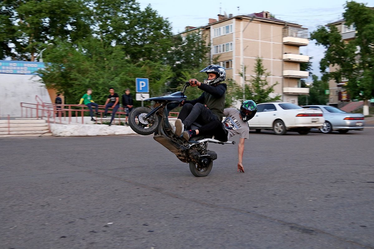 Стант в на скутере - Андрей Козлов