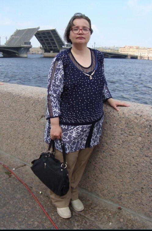 На фоне разведенного Благовещенского моста. - Светлана Калмыкова