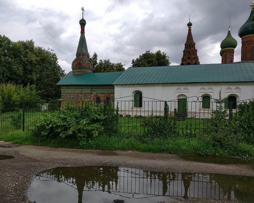 Июль у нас хороший, только маленько холодный и сырой, в Ярославле ) - Николай Белавин