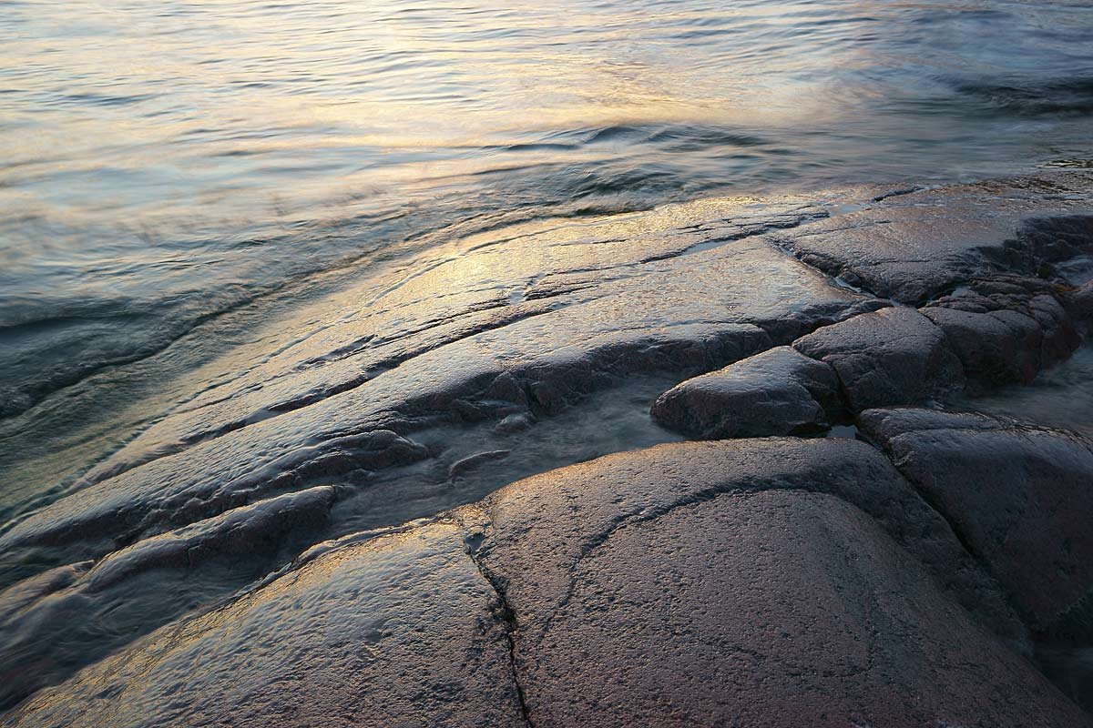 Закат на границе камня и воды - Сергей Курников