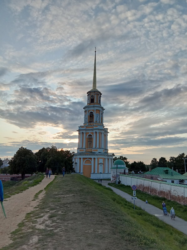 Перед колокольней - Tarka 