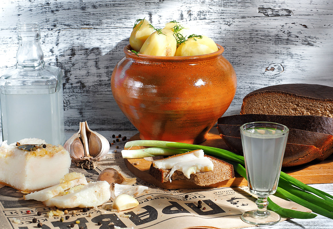 Картошка с салом ,чесноком, хлебом и луком. - Андрей Ермолаев