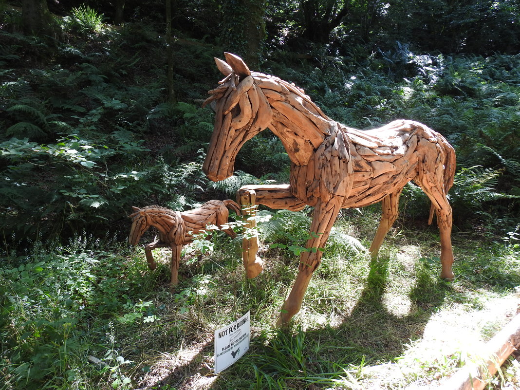 Скульптура лошади с жеребёнком - Natalia Harries