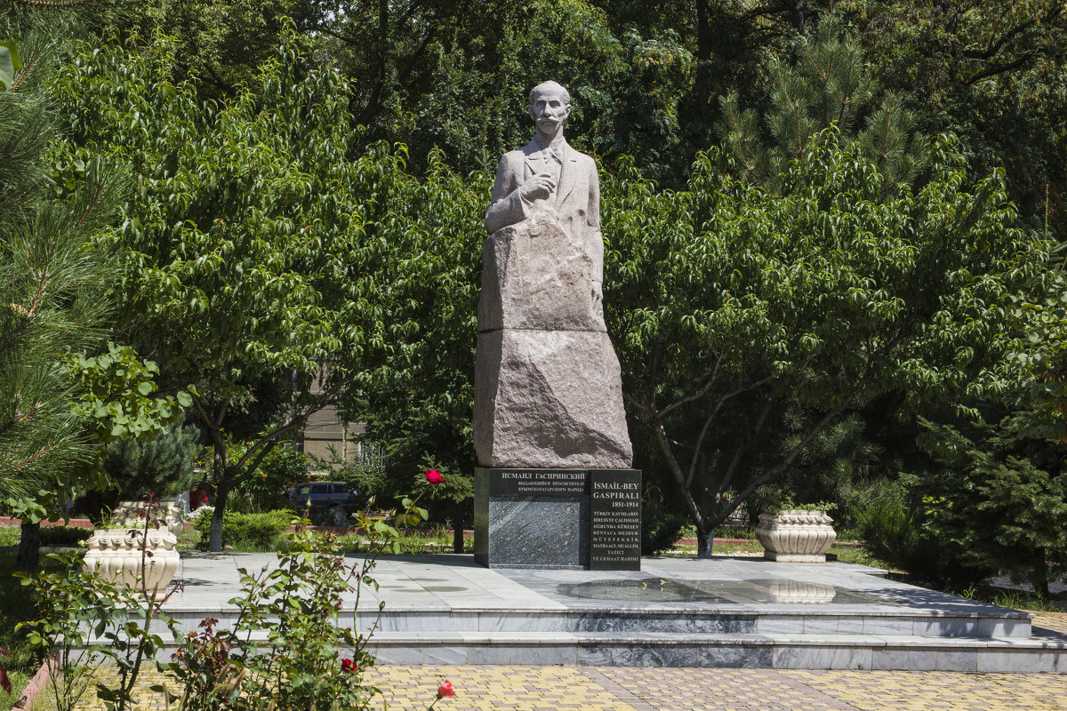 Памятник Гаспринскому - Валентин Семчишин