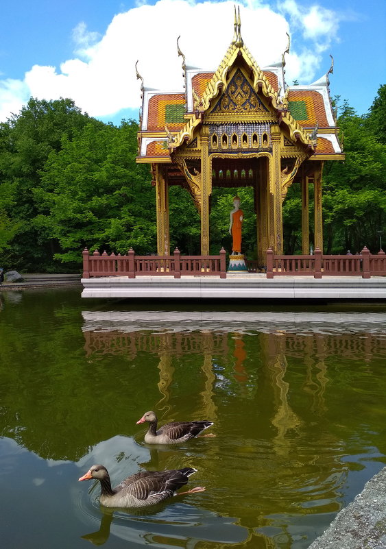 Тайландская зала со статуей Будды в Вест парке. Мюнхен - Людмила В.