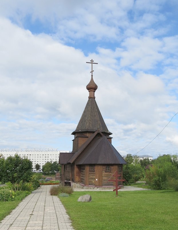 Деревянная церковь Александра Невского. Построена в 1993-м году - Вера Щукина