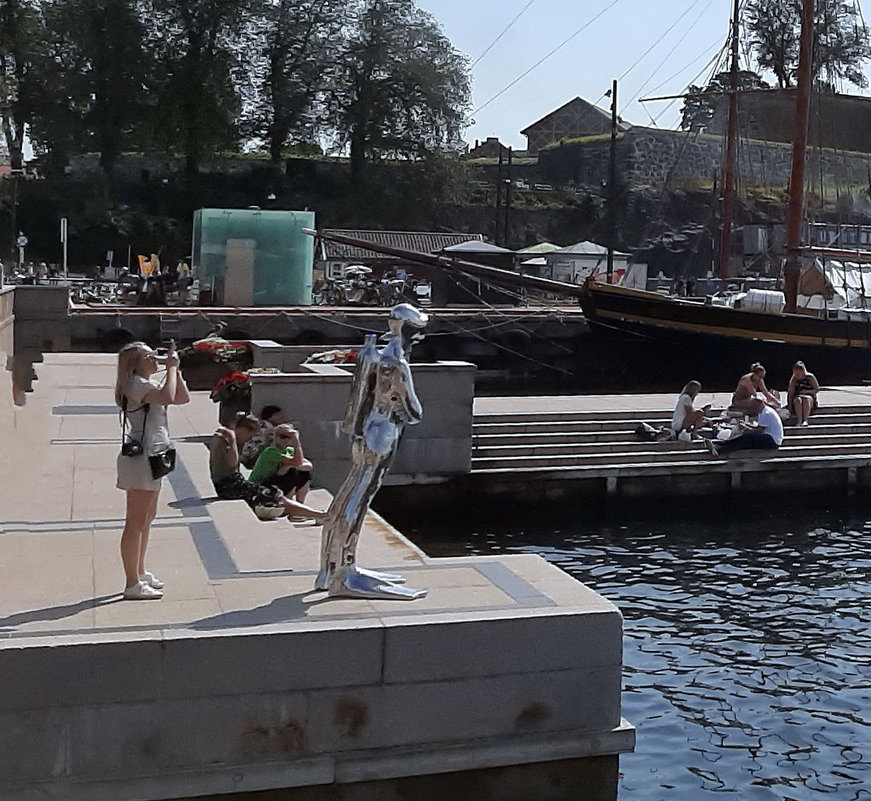 Скульптура аквалангиста на набережной, Осло Норвегия. - Tamara *