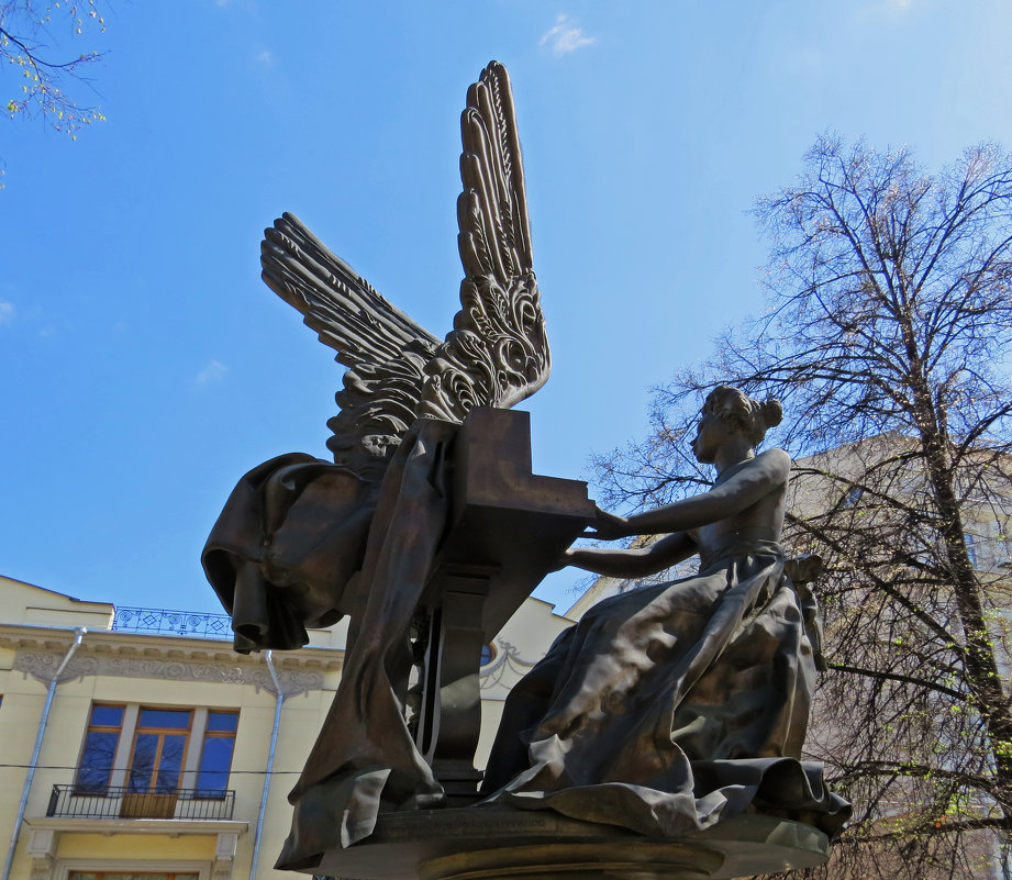 Памятник Елене Гнесиной - основательнице «Гнесинки» - ИРЭН@ .