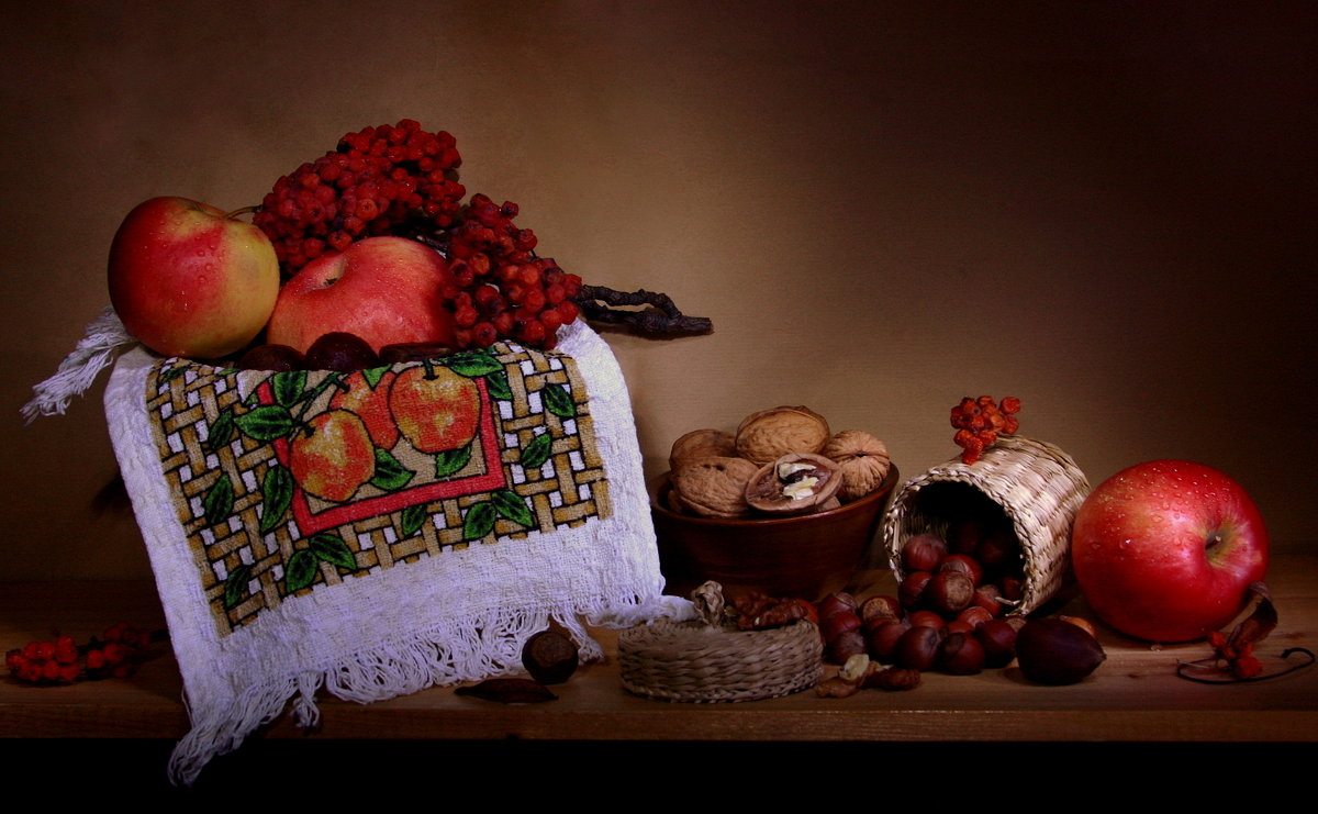 С яблоками и орехами... - Нэля Лысенко