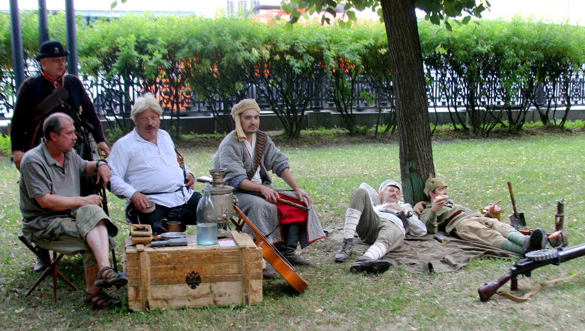 герои "Белого солнца в пустыне" (подходи - гостем будешь) - Дмитрий Солоненко