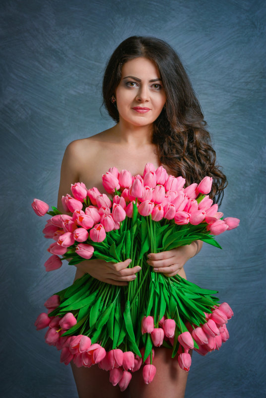 Девушка с цветами - Elena Bebesh