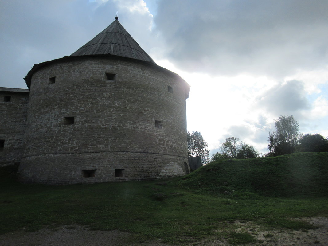 Башня крепости в Старой Ладоге - Татьяна Гусева