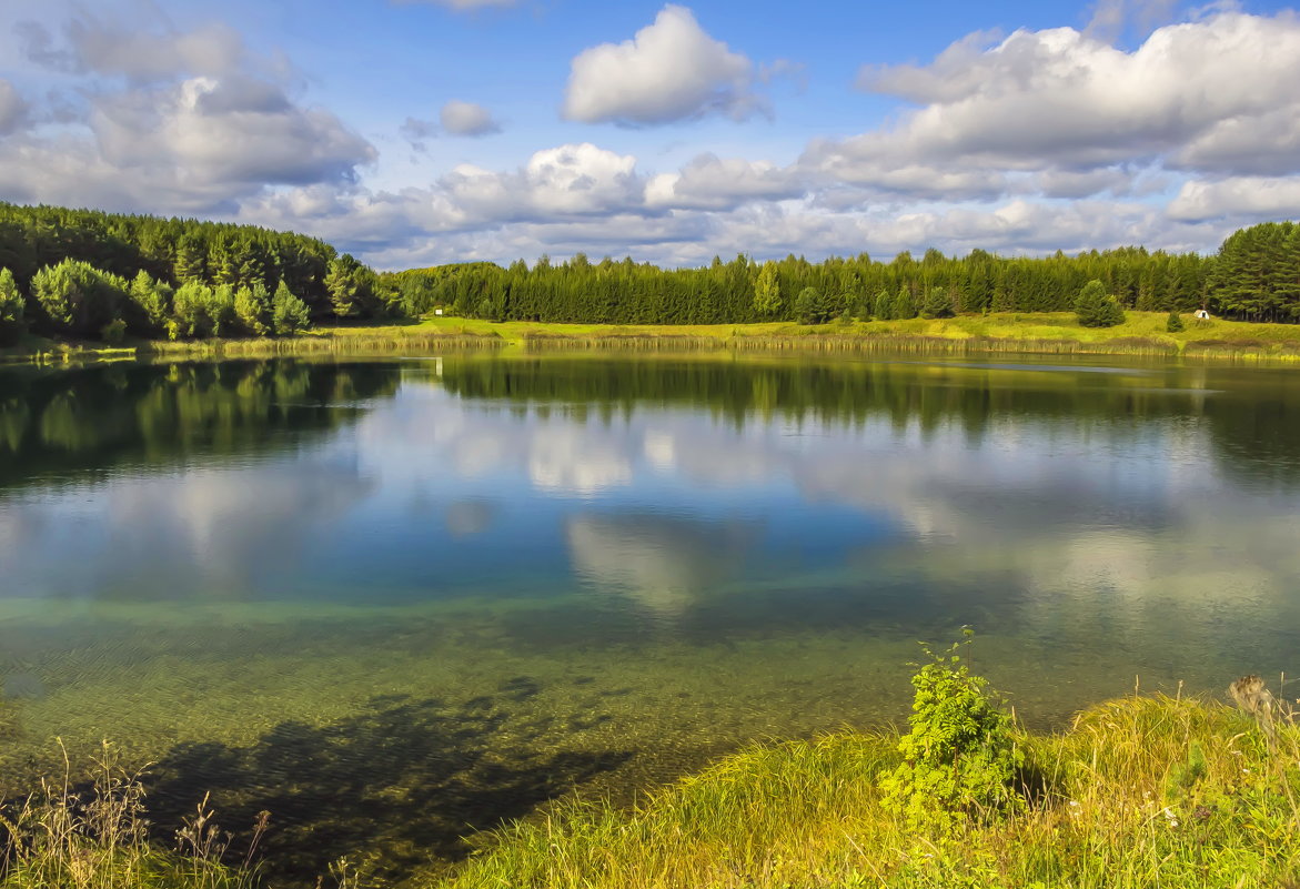 Лежнинское озеро в Пижанском районе Кировской области