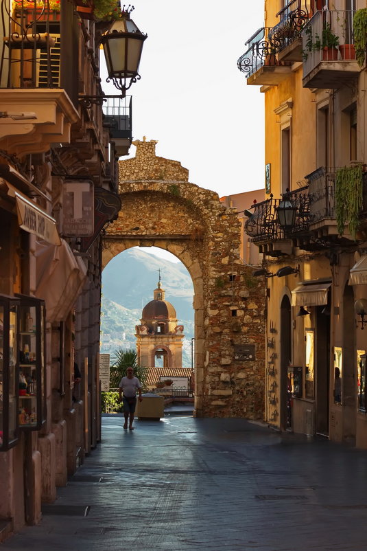 Taormina, Porta Messina. - Юрий Кольцов